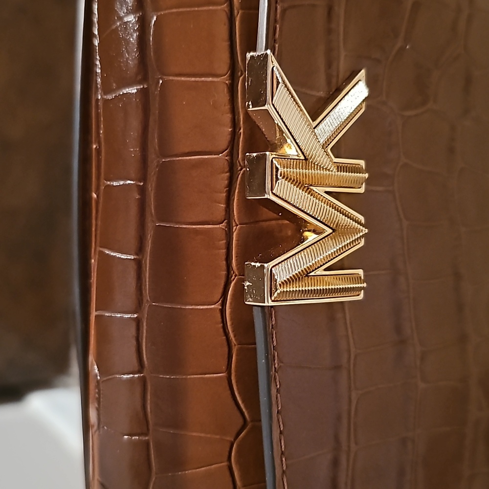 New. MK SATCHEL - Picture 13 of 16